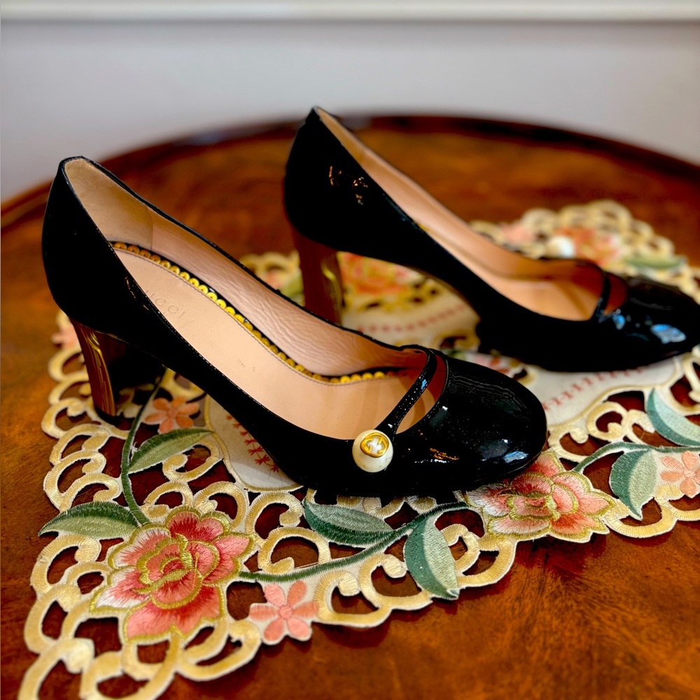 Gucci Black Patent Leather Heels with Gold Accent
